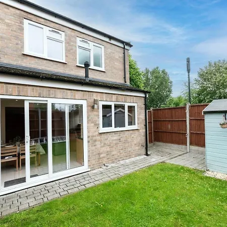 Pass The Keys Charming 3-Bedroom 25Mins To Central London